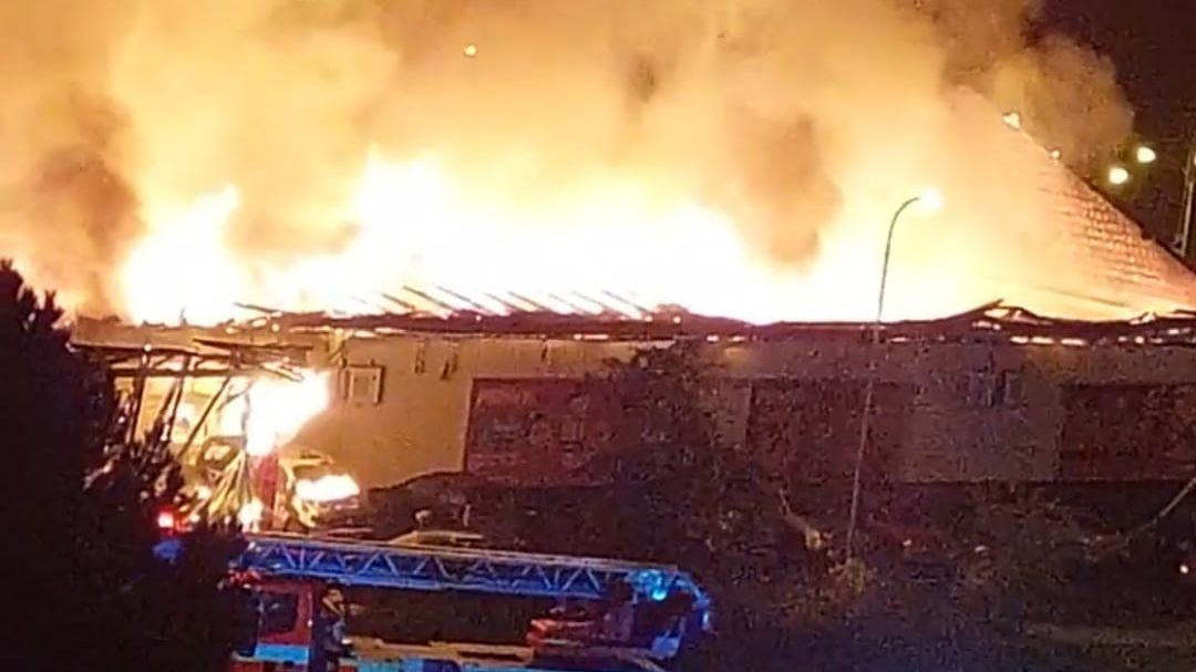 Požár zcela zničil supermarket na Sokolovsku